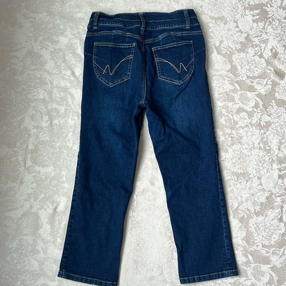 Bottoms Up Skinny Capri Jeans - Picture 7 of 9